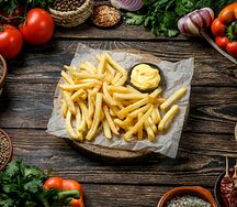 Картофель фри с соусом на выбор