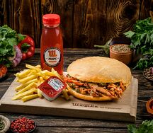 Жаркое из курицы с холодным салатом, картофель фри, морс