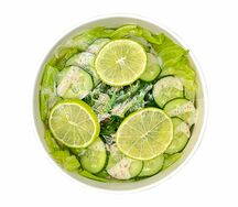 Салат с чукой и огурцом