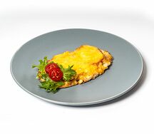 Филе куриное с томатами под сыром запеченное