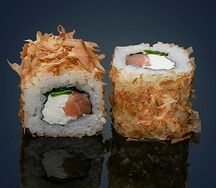 Ролл Копчёный лосось с бонито