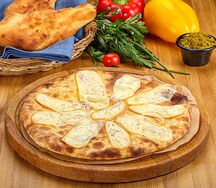 Хачапури с копченым сыром сулугуни