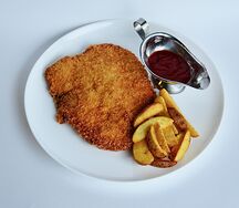 Шницель с картофелем по-деревенски