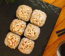 Ролл со снежным крабом