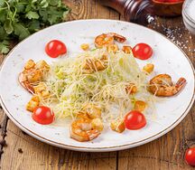 Салат Цезарь с креветками