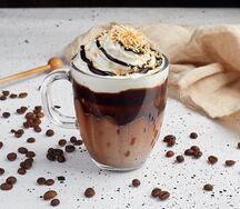 Кофе Мокко с миндалём и жареным кокосом