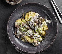 Бефстроганов из говядины с печеным картофелем