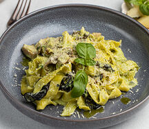 Паста с курицей и грибами