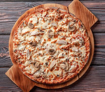 Пицца с курицей и грибами