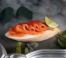 Брускетта с семгой