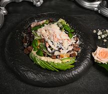 Салат с крабом и авокадо