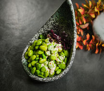 Бобы эдамаме с ореховым соусом