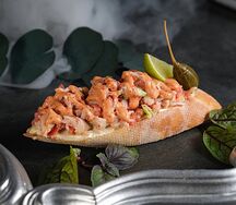 Брускетта с крабом дальневосточным