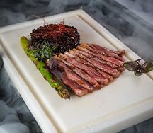 Говядина вагю с черным рисом