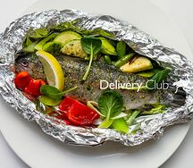 Форель под соусом песто с овощами по-нормандски