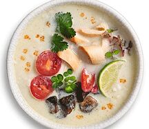 Том Кха с цыпленком