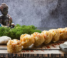 Запеченный ролл с лососем