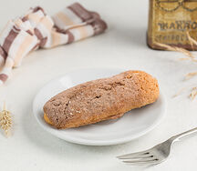 Эклер с шоколадный с кракелюром