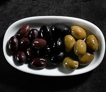 Ассорти греческих оливок