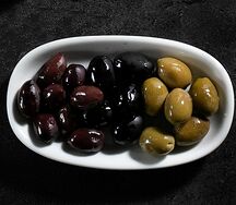 Ассорти греческих оливок