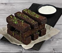 Чесночные гренки с соусом