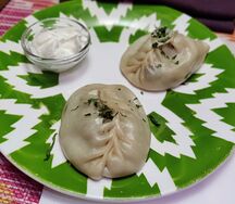 Манты с телятиной и сметана