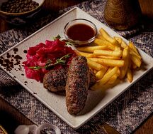 Люля-кебаб из баранины с гурийской капустой, картофелем фри и сацебели