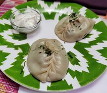 Манты с бараниной и сметана