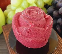 Пирожное Роза малина-маракуйя