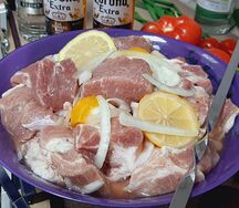 Шашлык из cвинoй шейки в маринаде