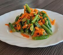 Фасоль стручковая с овощами
