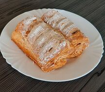 Штрудель с персиком и творогом