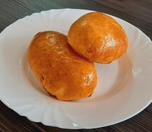 Пирожок с луком и яйцом