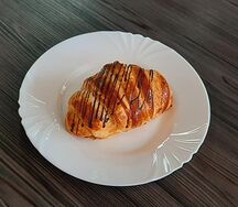 Круассан слоеный с шоколадом