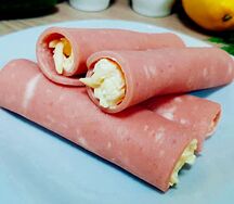 Рулетики из ветчины с сыром