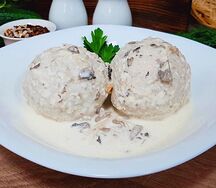 Тефтелька из курицы в сливочном соусе