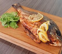 Рыба Дорадо, запеченная с прованскими травами