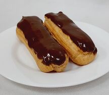 Пирожное Эклер со сливками