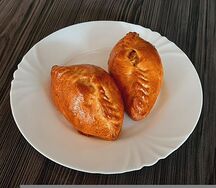 Пирожок с мясом и яйцом