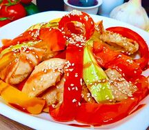 Филе куриное с овощами в кисло-сладком соусе