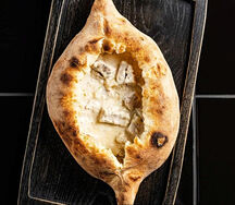 Хачапури с куриной грудкой и сливками