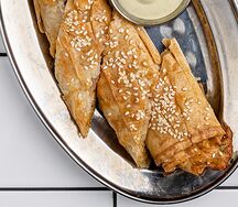 Бурекас с тремя видами сыра