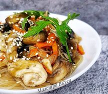 Wok Фунчоза с курицей и овощами