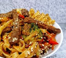 Wok с говядиной и брокколи 