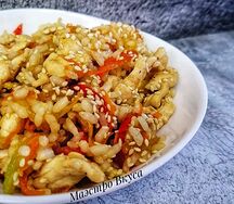 Тяхан с курицей и овощами