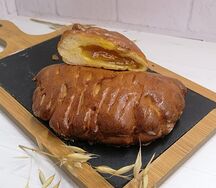 Булочка с абрикосом