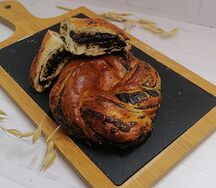 Булочка с маком