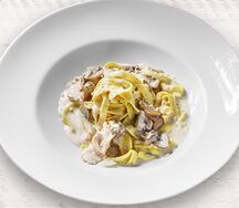 Феттуччине с курицей и грибами