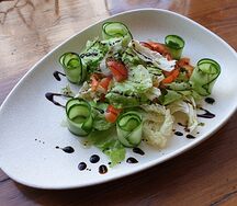 Микс-салат с соусом Песто