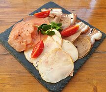 Мясные деликатесы